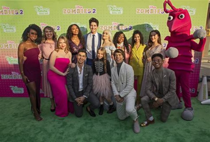 The Cast of ‘Zombies 2’ Reveal Film Secrets, Easter Eggs and More – Celeb Secrets